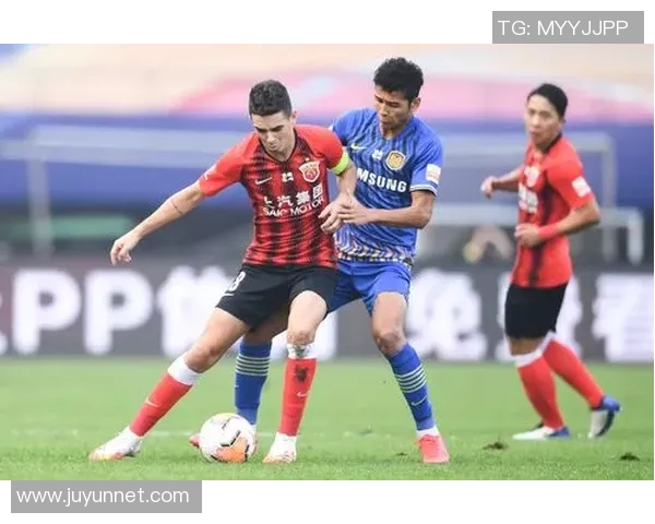 上港与苏宁激战正酣值班人员全力以赴守护赛事安全 上港与苏宁激战正酣值班人员全力以赴守护赛事安全