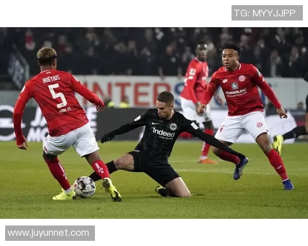 汉堡与门兴对决分析球队状态战术特点及历史交锋记录探讨 汉堡与门兴对决分析球队状态战术特点及历史交锋记录探讨