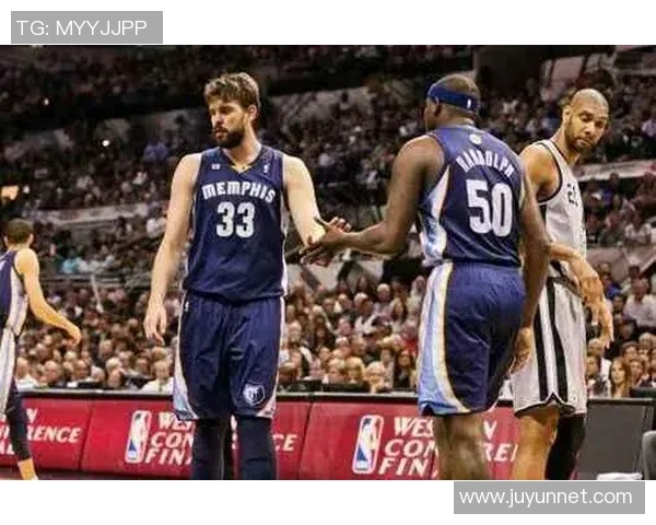 马刺队在季后赛中横扫灰熊队展现强大实力再度晋级 马刺队在季后赛中横扫灰熊队展现强大实力再度晋级