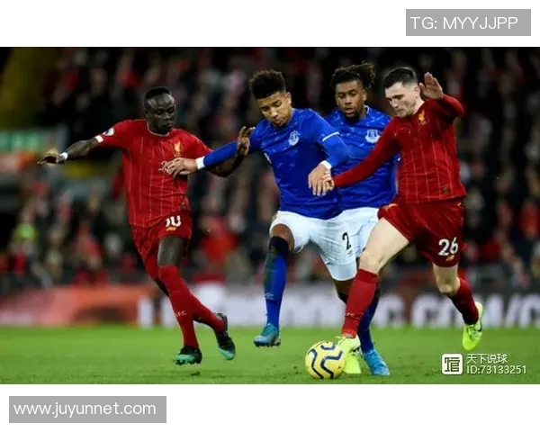 埃弗顿与利物浦激战正酣无插件直播精彩呈现