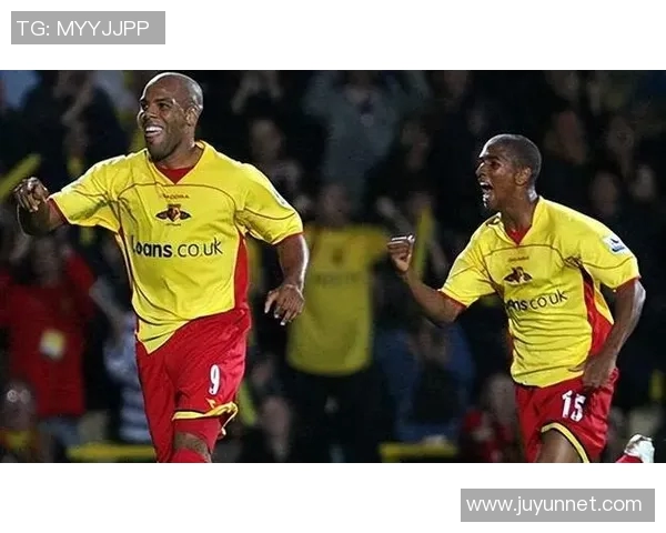 格拉夫与福伦丹的精彩对决揭示了足球战术的较量与球队实力的碰撞 格拉夫与福伦丹的精彩对决揭示了足球战术的较量与球队实力的碰撞