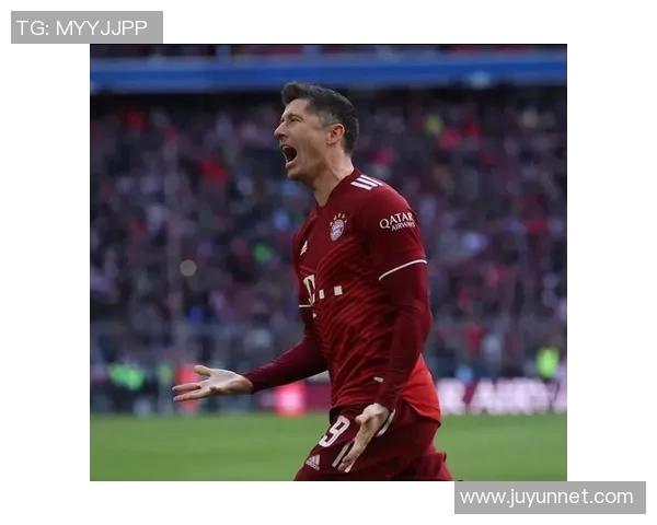 莱万领衔新一届足球盛宴展现超凡实力与团队默契的精彩瞬间